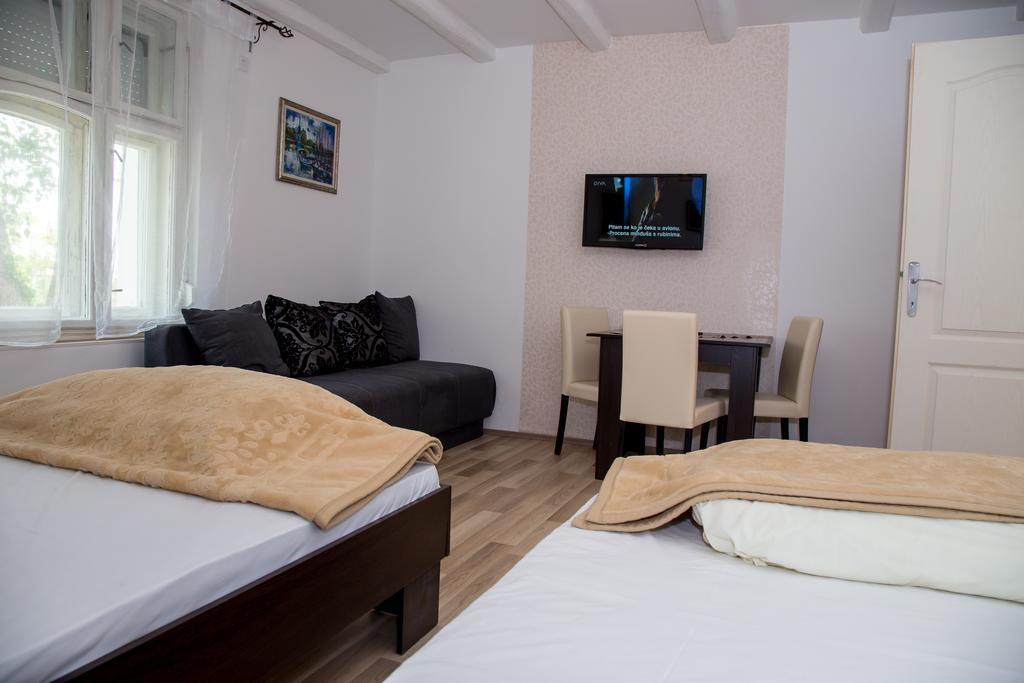 Casa Bella & Nova Hotel Palic Bagian luar foto
