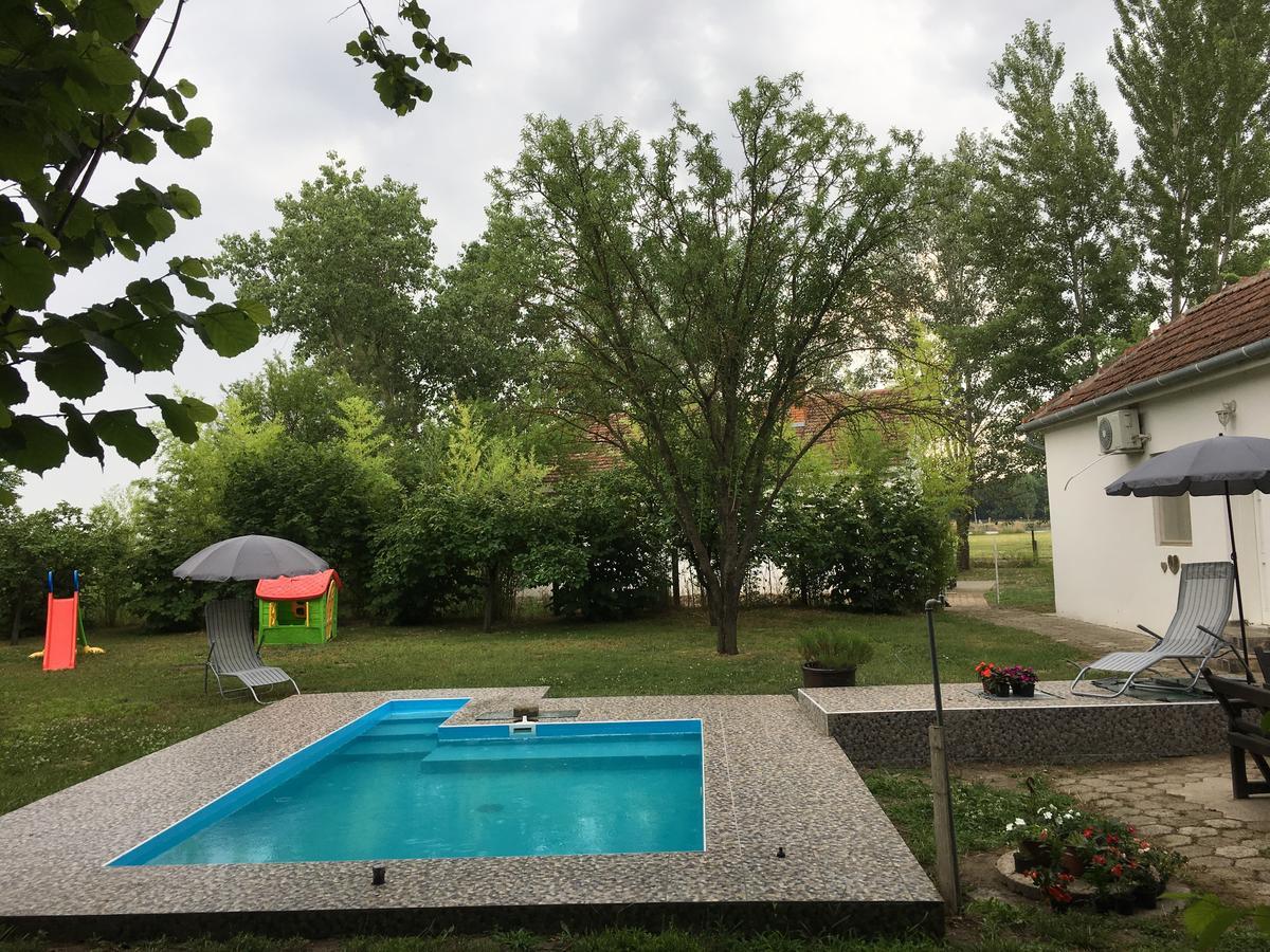 Casa Bella & Nova Hotel Palic Bagian luar foto